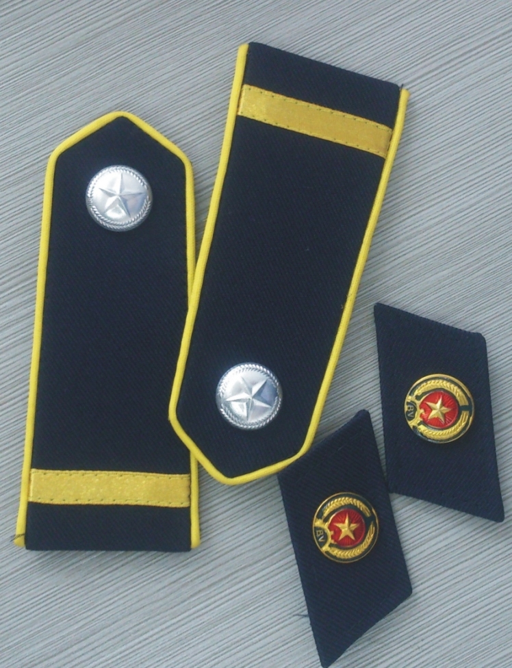 Bộ quân hàm, cầu vai bảo vệ