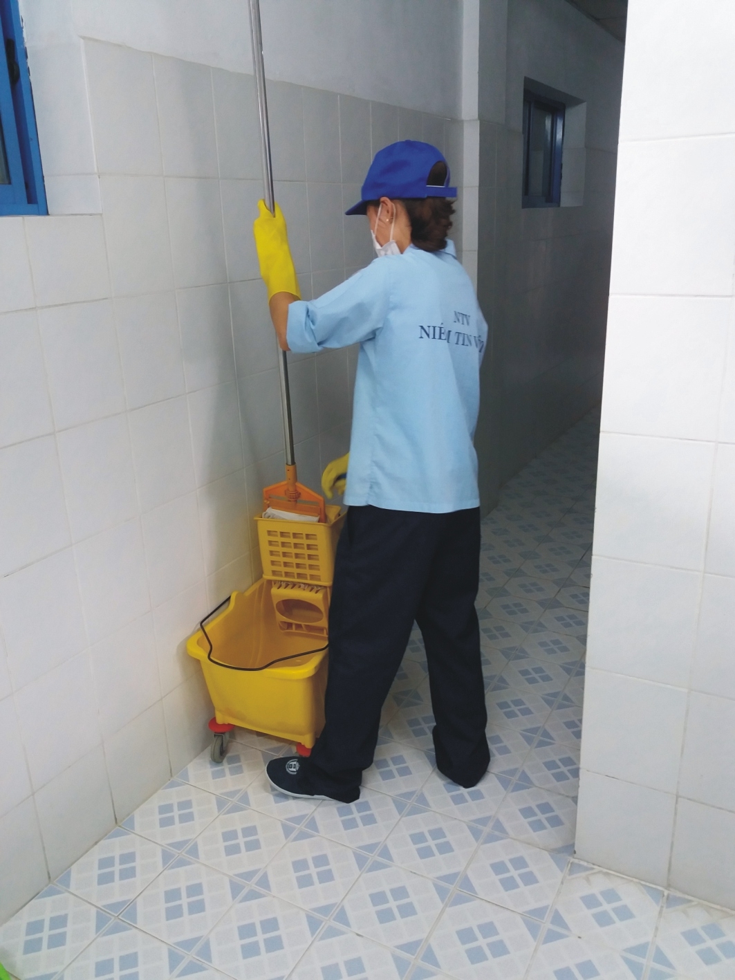 Quần áo dọn vệ sinh