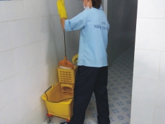 Quần áo dọn vệ sinh